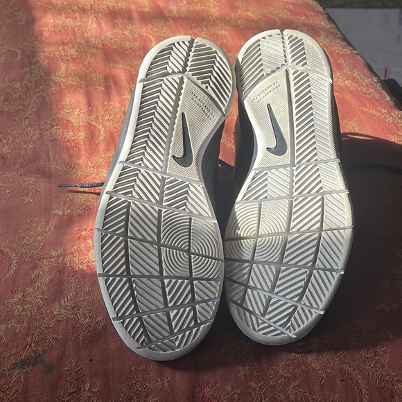 Nike team hustle D7 used high top black sneakers - Picture 9 of 9